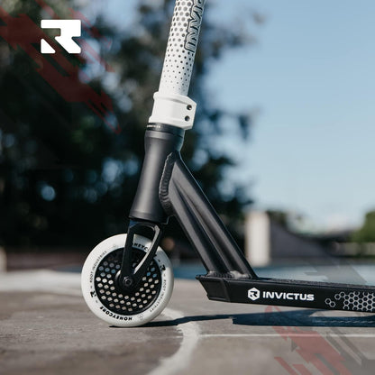 Invictus v2 Scooter - Black/White - Ex-Photoshoot